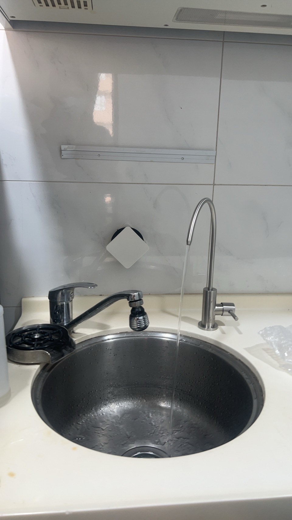 桃園區安裝案例 廚下淨水器 EGQ-6002 免桶子 大流量出水 即開即飲，桃園淨水器推薦-禾迪宣 Hedixuan，廚下淨水器，RO淨水，全戶淨水、餐飲淨水，淨水器台灣製造品牌，專注廚下生飲與飲水機，台中淨水、新竹淨水、新北淨水、台南淨水支援安裝